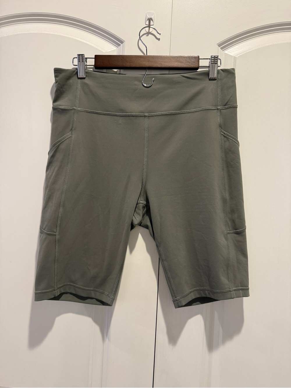 High-Rise Sage Green Women’s Lululemon Wunder Train Shorts w/ pockets 8” inseam